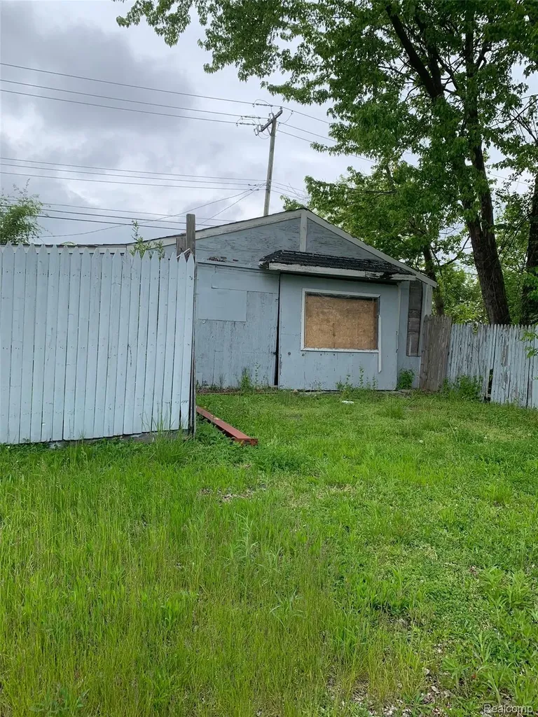 321 17th Street Port Huron City MI 48060