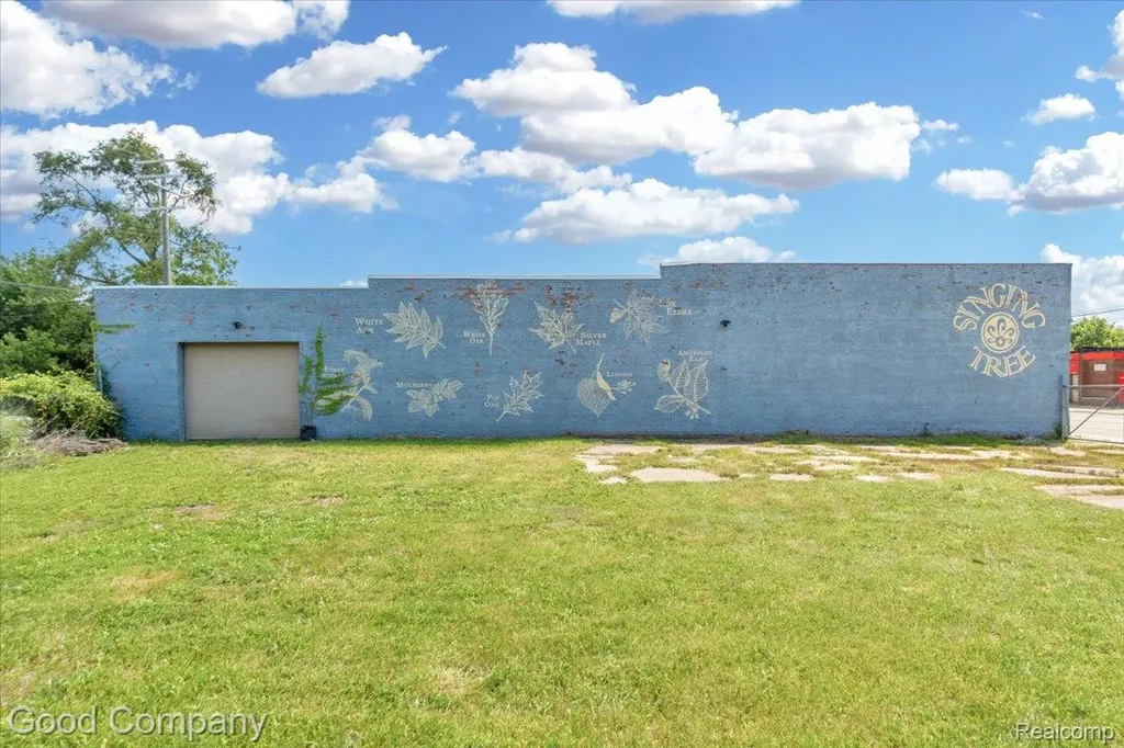 60 E Greendale Detroit City MI 48203