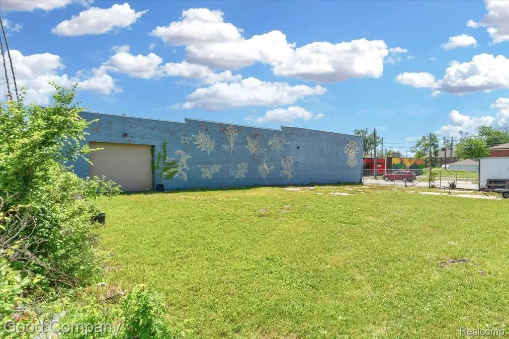 60 E Greendale Detroit City MI 48203
