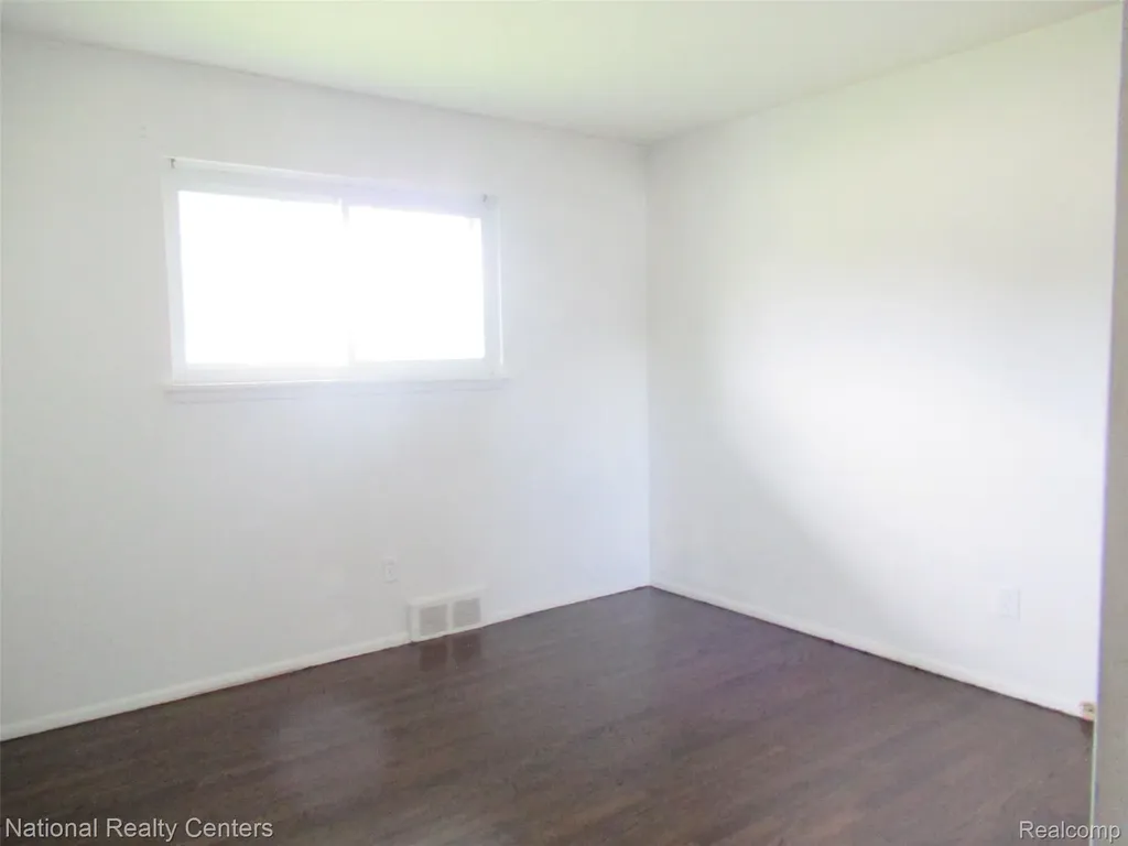 2687 Wilshire Street Westland City MI 48186
