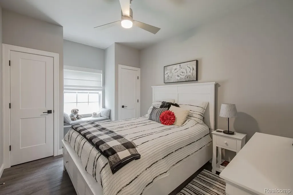 7466 Village Court Springfield Charter Township MI 48350