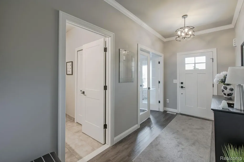 7466 Village Court Springfield Charter Township MI 48350