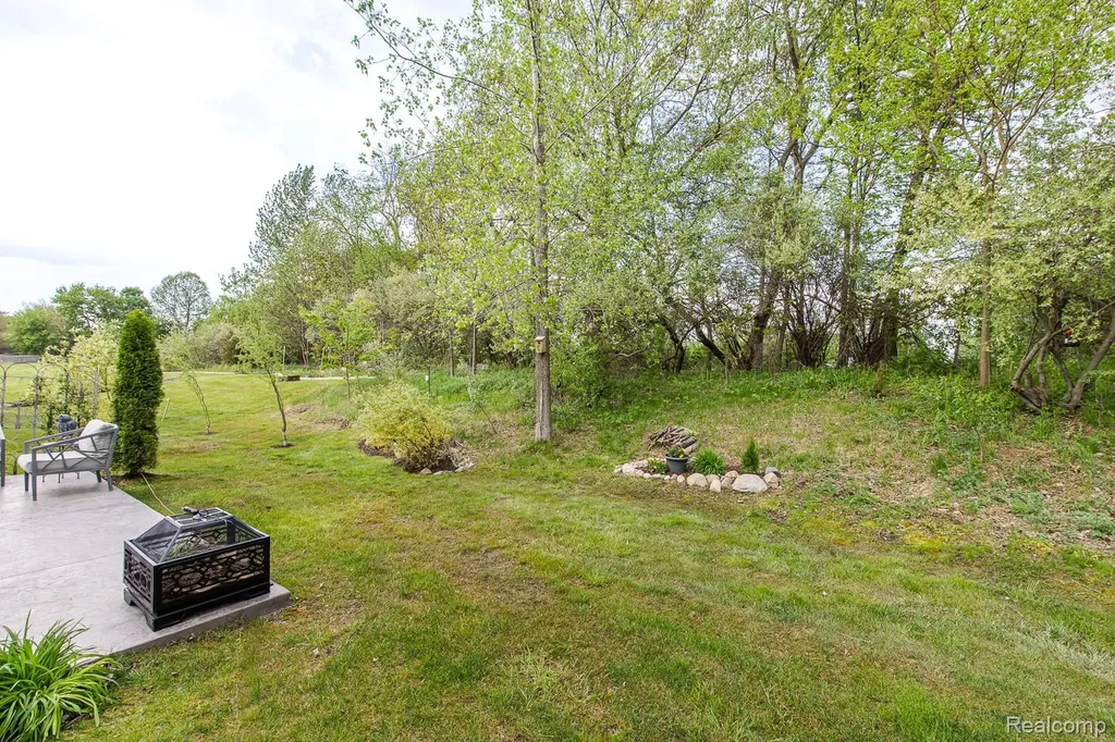 7466 Village Court Springfield Charter Township MI 48350