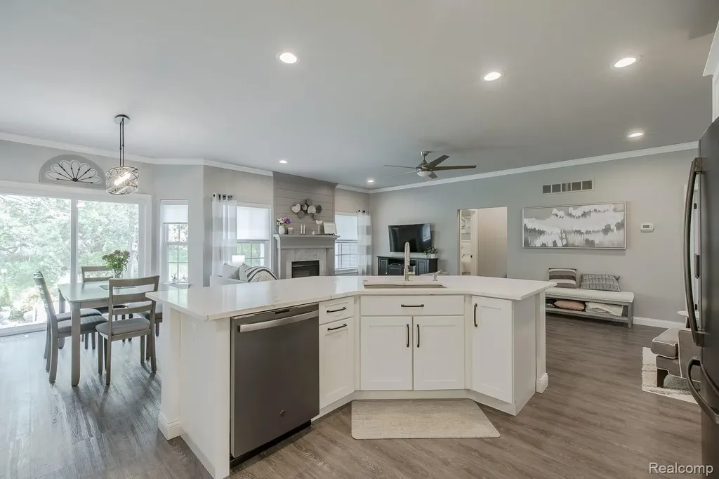 7466 Village Court Springfield Charter Township MI 48350