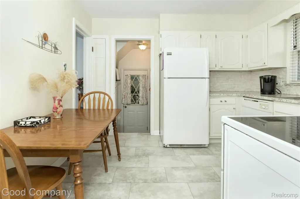 2507 N Washington Avenue Royal Oak City MI 48073
