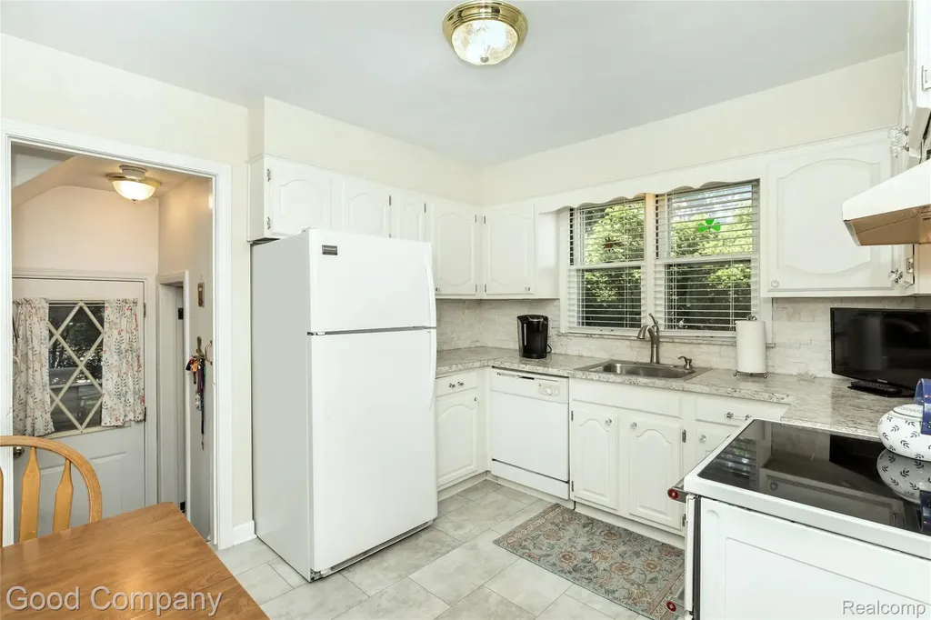2507 N Washington Avenue Royal Oak City MI 48073