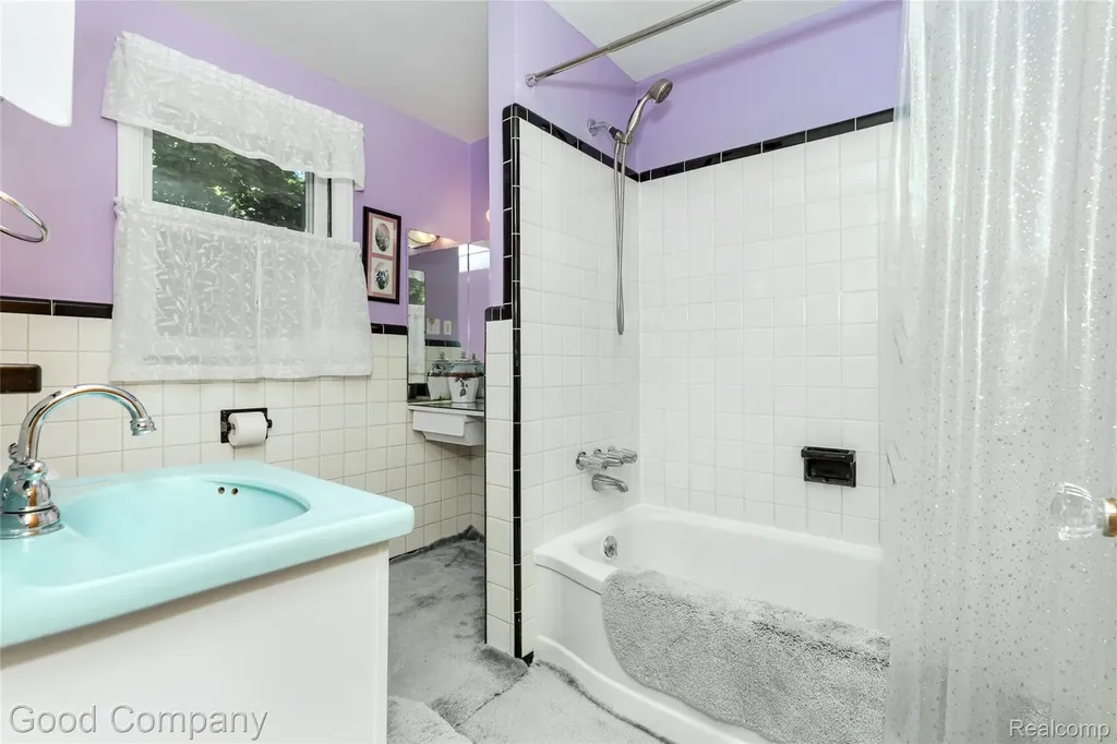 2507 N Washington Avenue Royal Oak City MI 48073