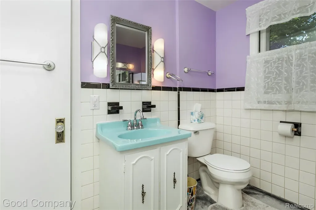 2507 N Washington Avenue Royal Oak City MI 48073