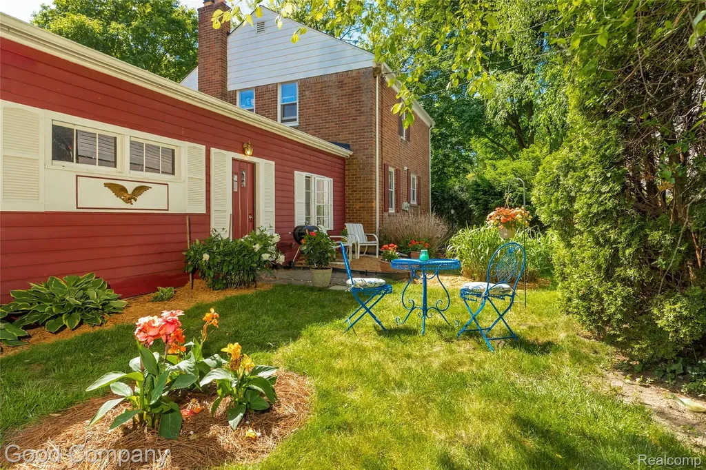 2507 N Washington Avenue Royal Oak City MI 48073