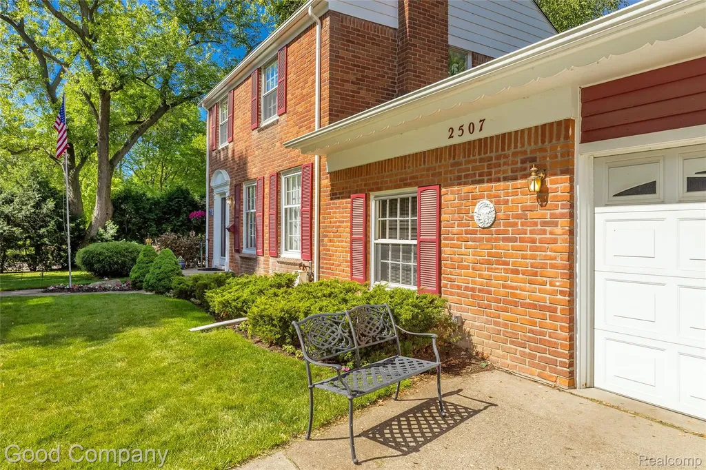 2507 N Washington Avenue Royal Oak City MI 48073