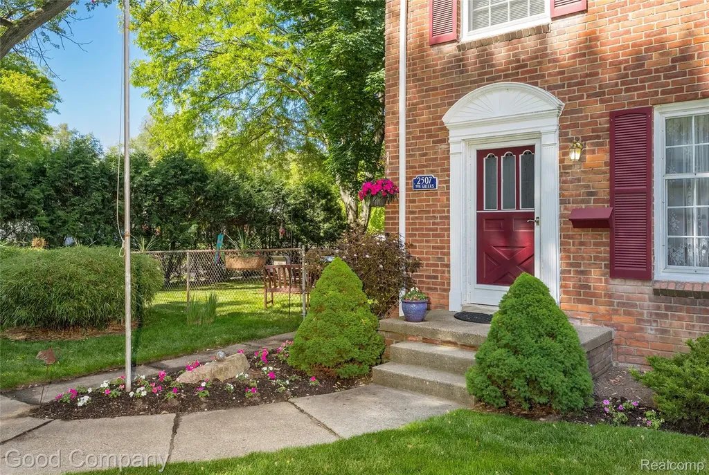 2507 N Washington Avenue Royal Oak City MI 48073