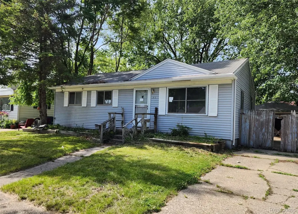 3719 Toepfer Road Warren City MI 48091