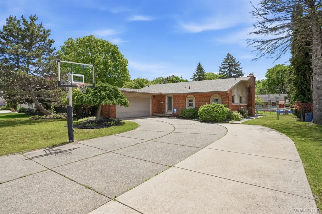 36273 Margareta Street Livonia City MI 48152