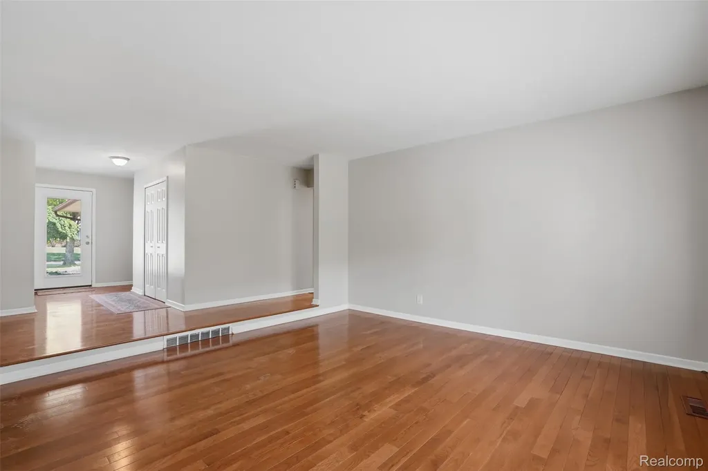 36273 Margareta Street Livonia City MI 48152