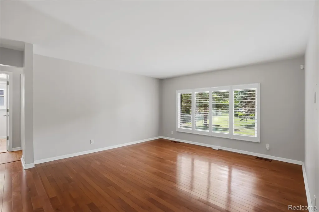 36273 Margareta Street Livonia City MI 48152
