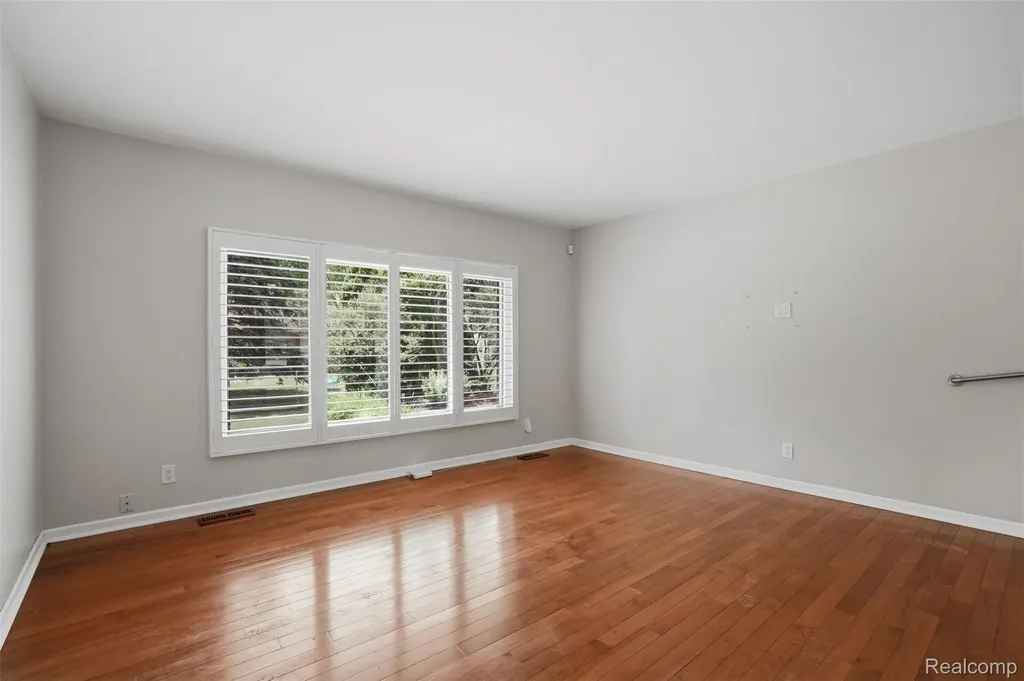 36273 Margareta Street Livonia City MI 48152