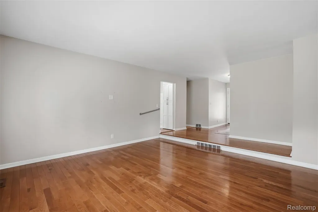 36273 Margareta Street Livonia City MI 48152