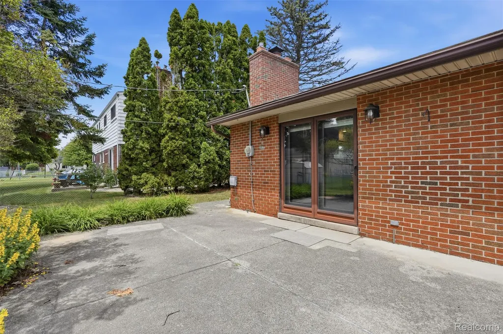 36273 Margareta Street Livonia City MI 48152