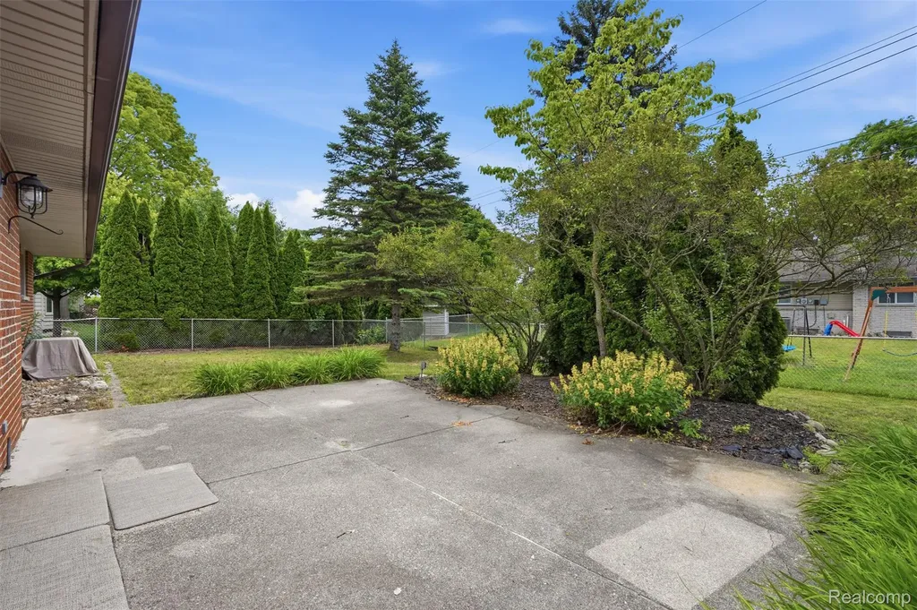 36273 Margareta Street Livonia City MI 48152