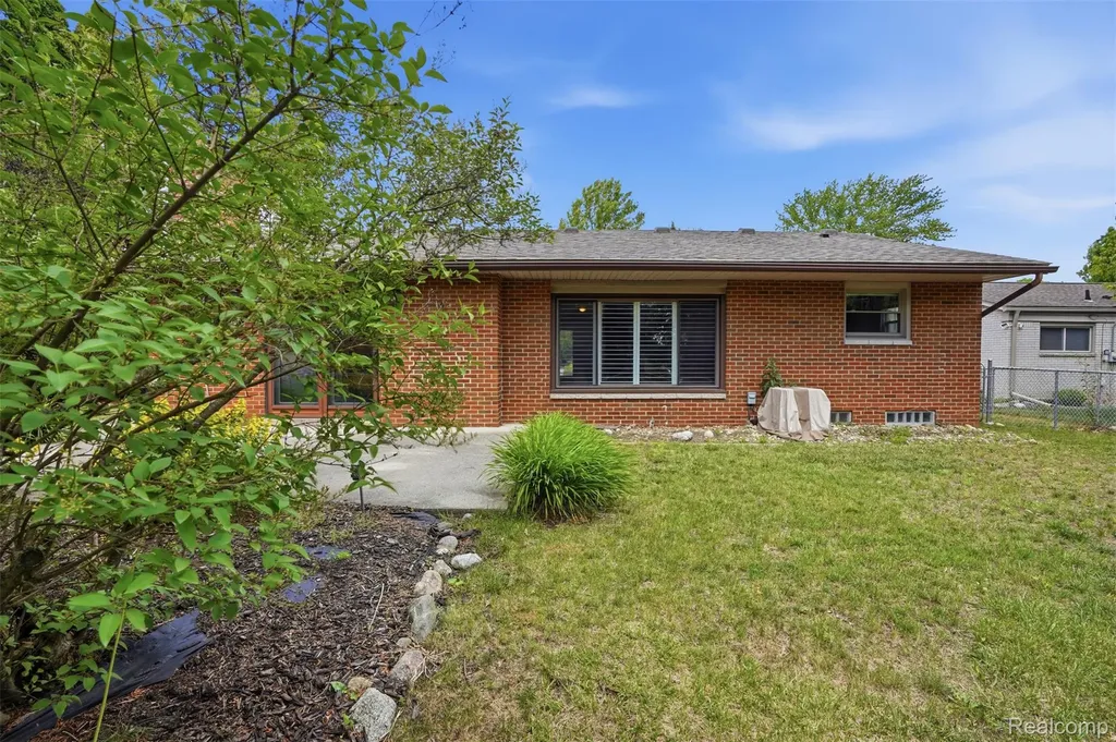 36273 Margareta Street Livonia City MI 48152