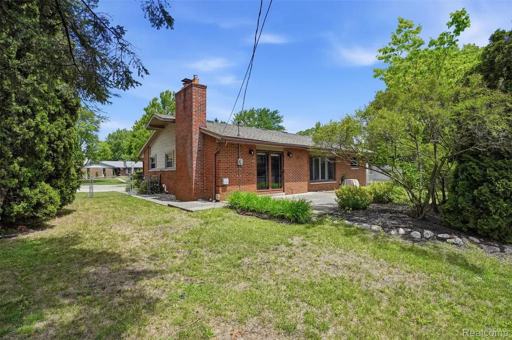 36273 Margareta Street Livonia City MI 48152
