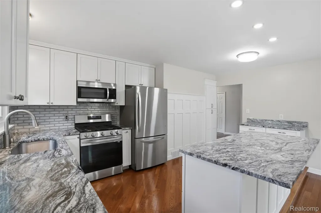 36273 Margareta Street Livonia City MI 48152