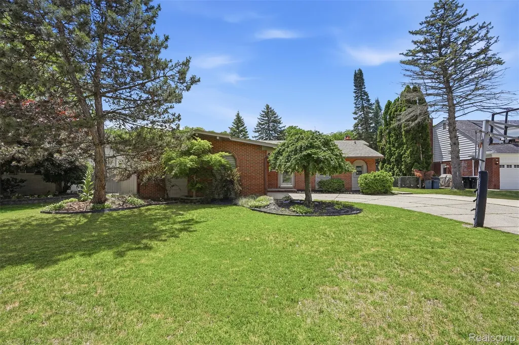 36273 Margareta Street Livonia City MI 48152