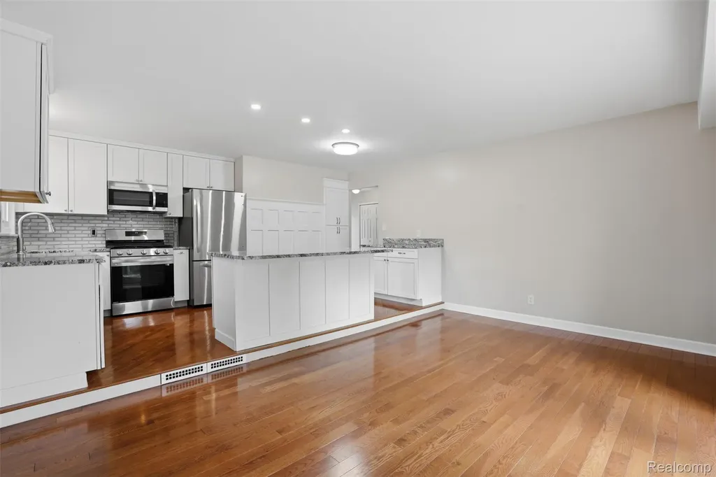36273 Margareta Street Livonia City MI 48152
