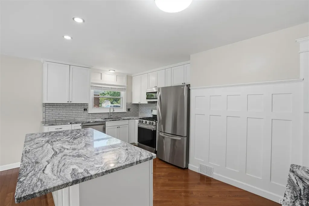 36273 Margareta Street Livonia City MI 48152