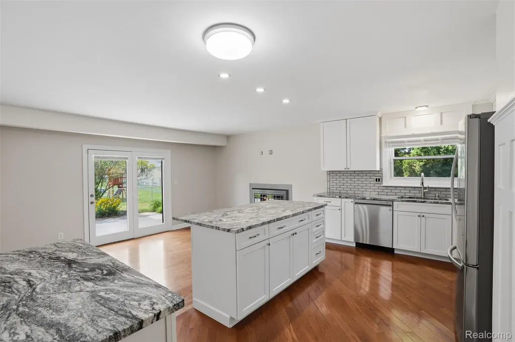 36273 Margareta Street Livonia City MI 48152