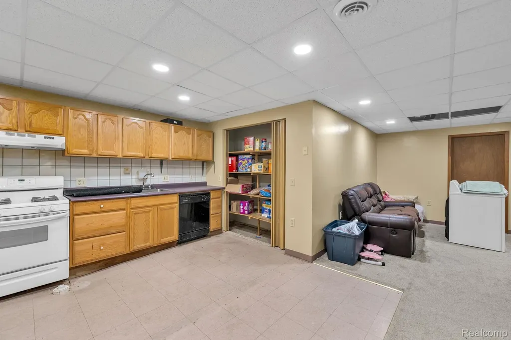 7511 Orchard Avenue Dearborn City MI 48126