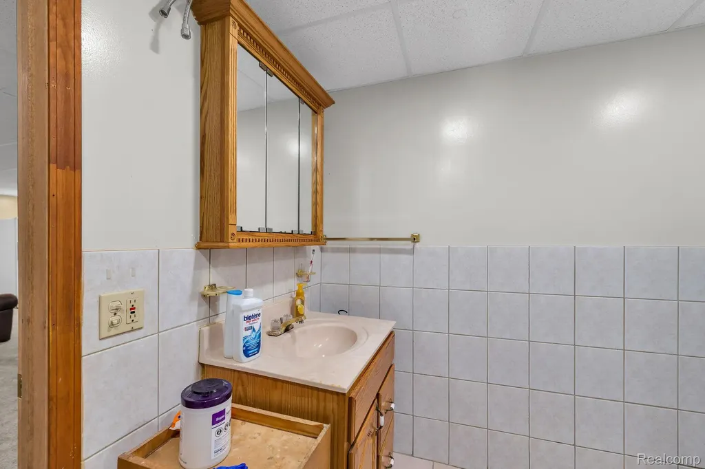 7511 Orchard Avenue Dearborn City MI 48126