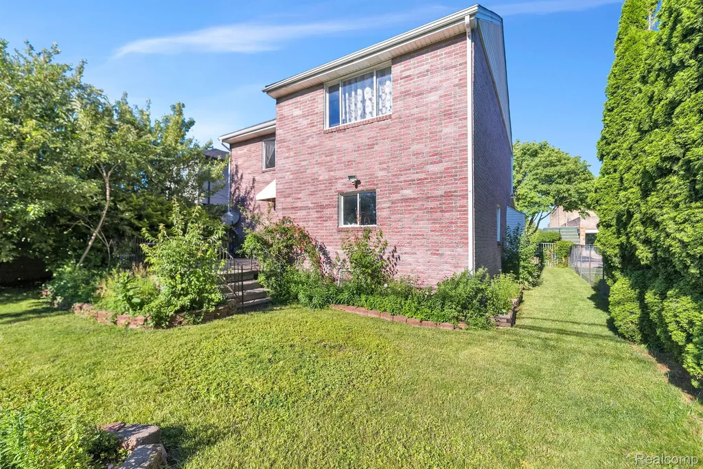 7511 Orchard Avenue Dearborn City MI 48126