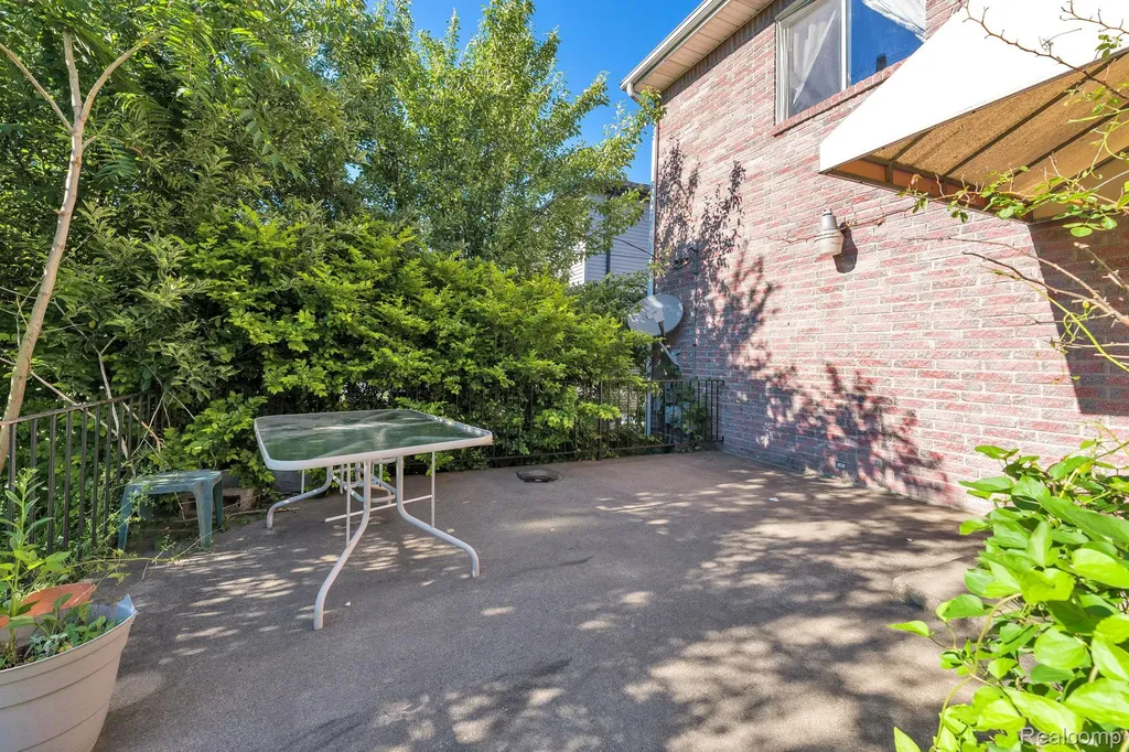 7511 Orchard Avenue Dearborn City MI 48126