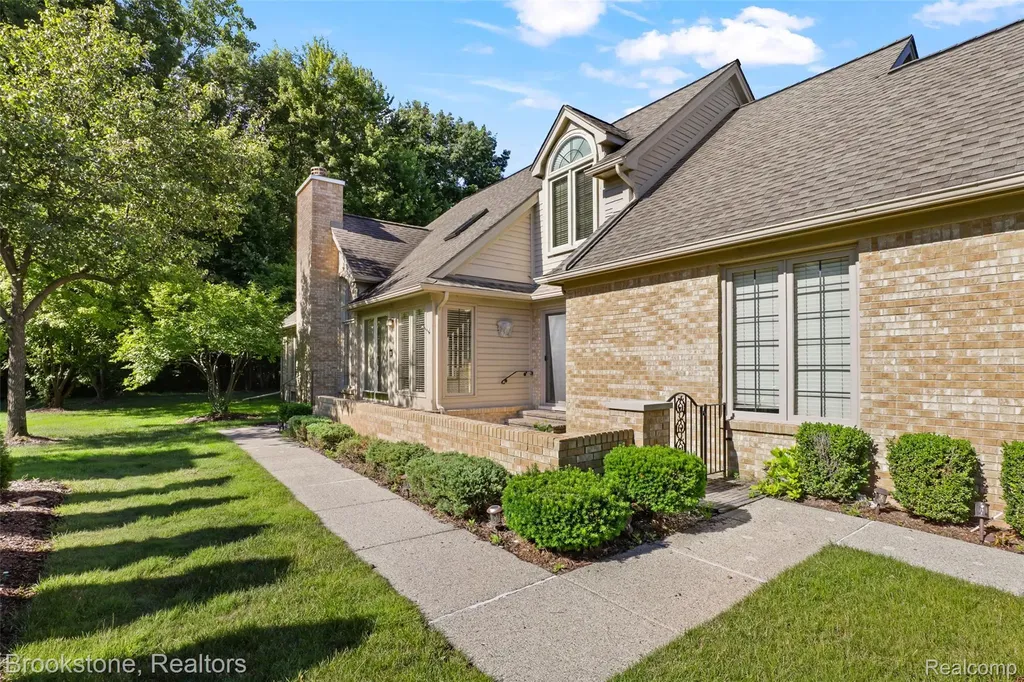 16981 Sandstone Circle Macomb Township MI 48042