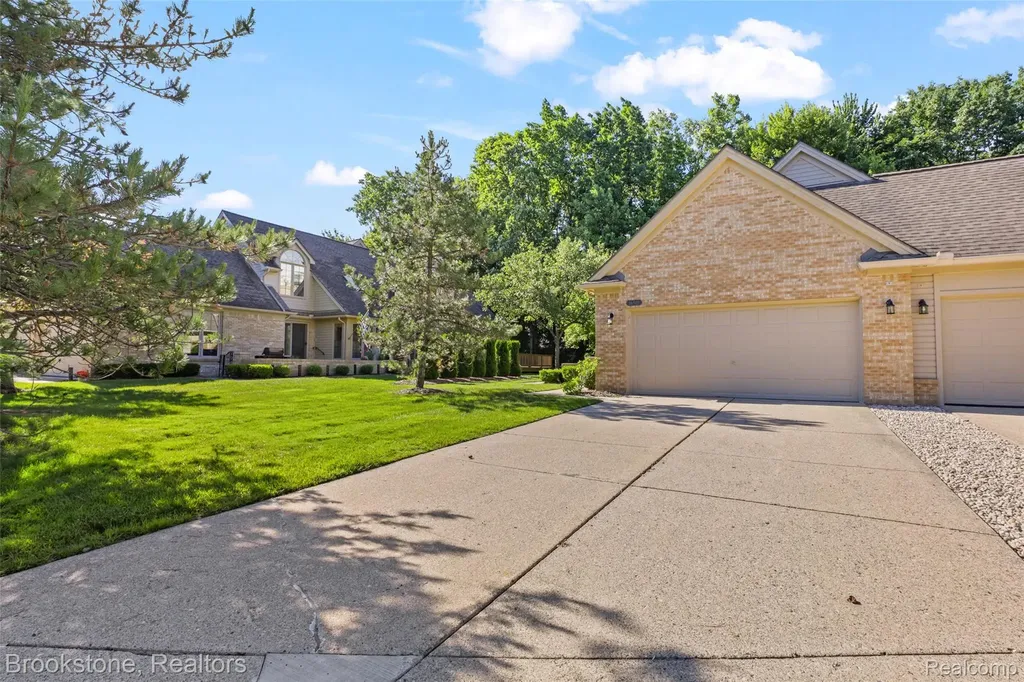 16981 Sandstone Circle Macomb Township MI 48042