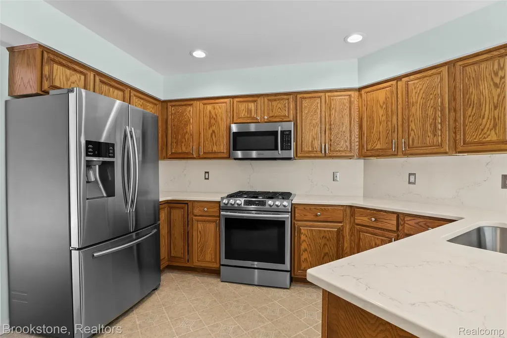 16981 Sandstone Circle Macomb Township MI 48042