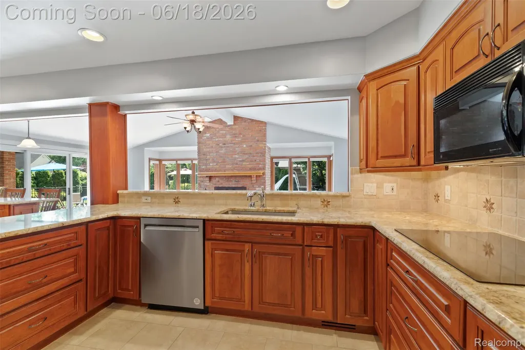 11295 Hillcrest Drive Plymouth Charter Township MI 48170