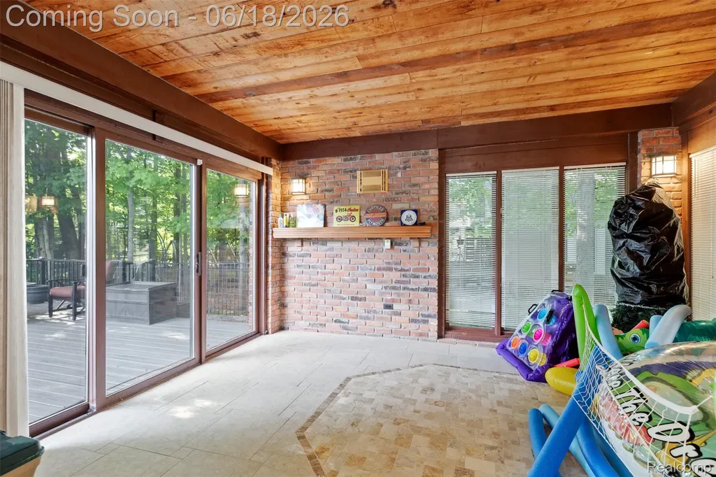 11295 Hillcrest Drive Plymouth Charter Township MI 48170