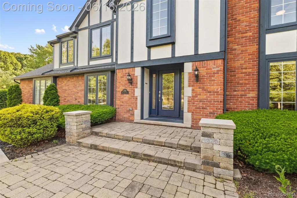 11295 Hillcrest Drive Plymouth Charter Township MI 48170