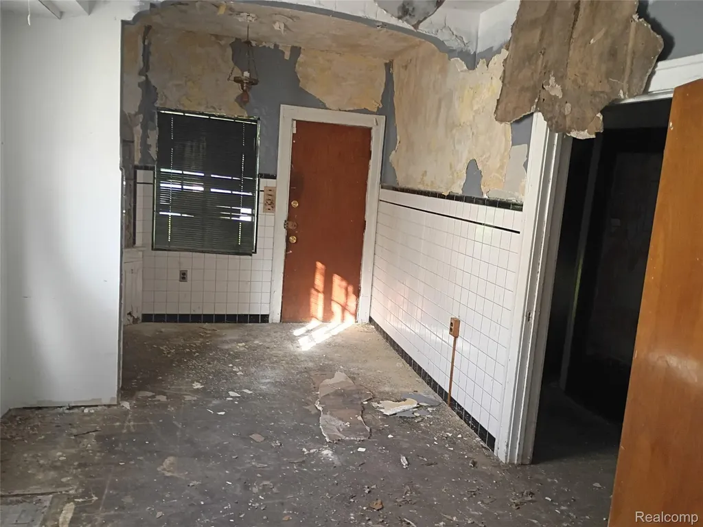 670 Chalmers Street Detroit City MI 48215