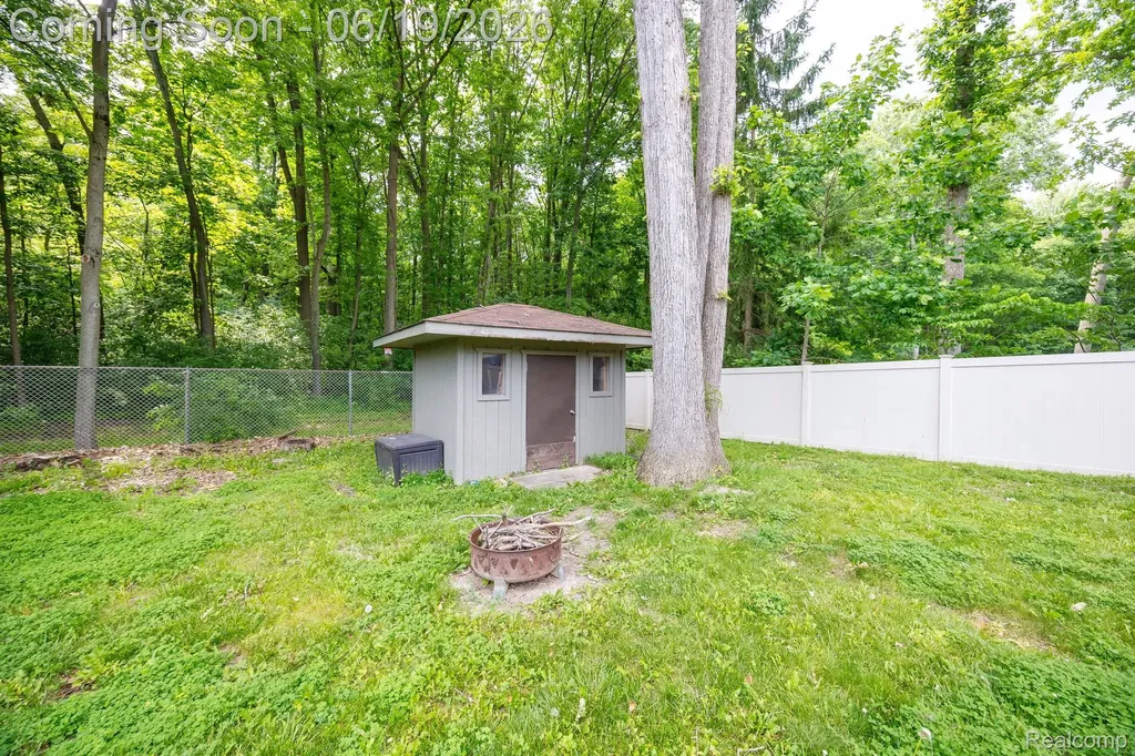 17680 Fox Glen Drive Riverview City MI 48193