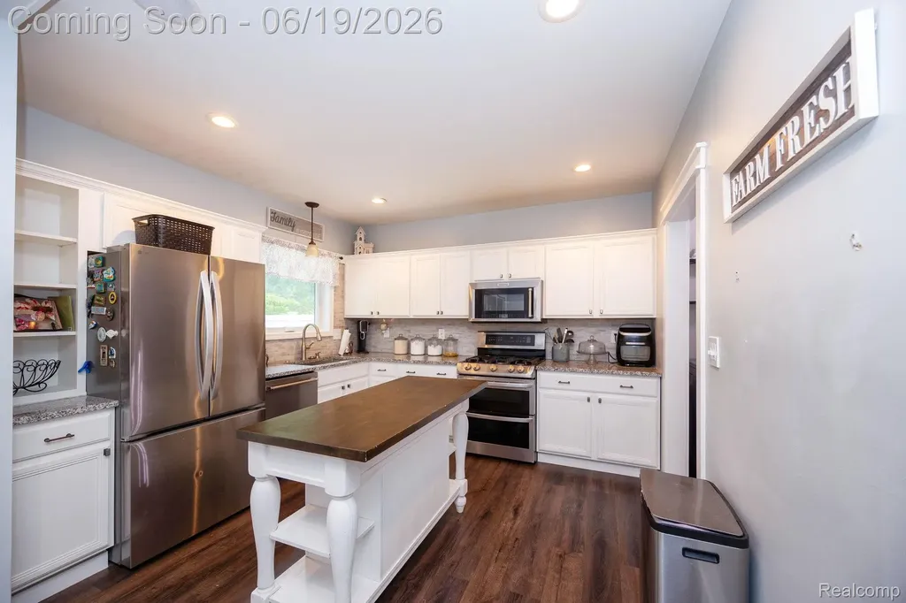 17680 Fox Glen Drive Riverview City MI 48193