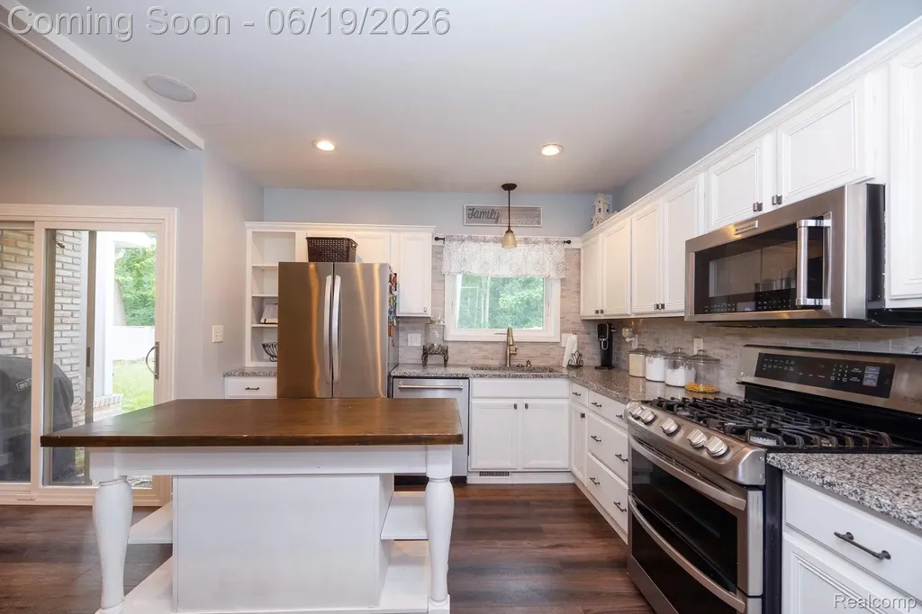 17680 Fox Glen Drive Riverview City MI 48193