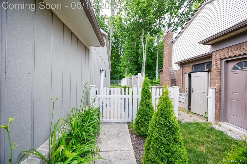 17680 Fox Glen Drive Riverview City MI 48193