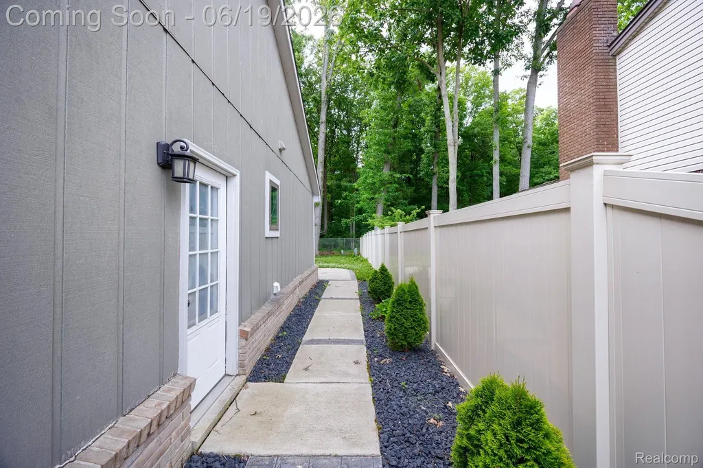 17680 Fox Glen Drive Riverview City MI 48193