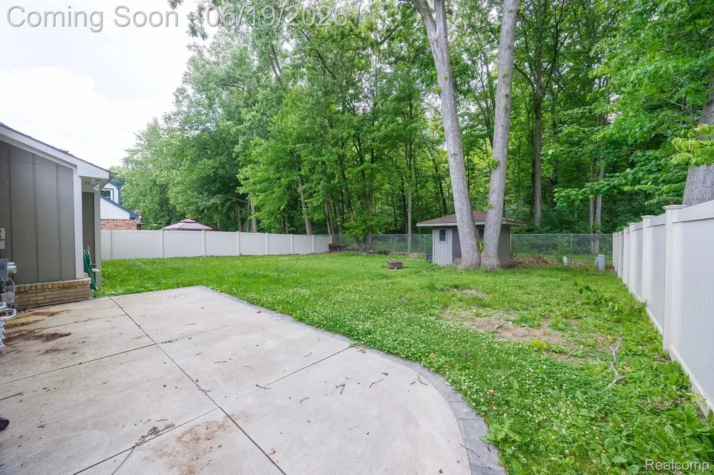17680 Fox Glen Drive Riverview City MI 48193