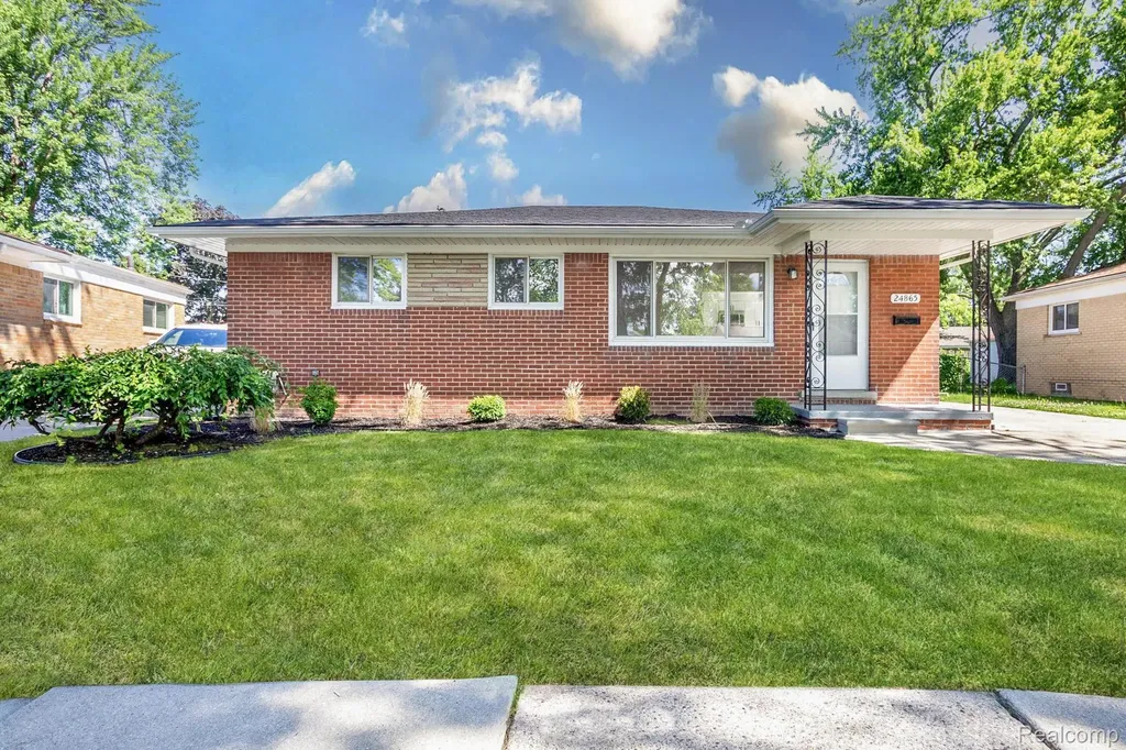 24865 Ridgecroft Avenue Eastpointe City MI 48021