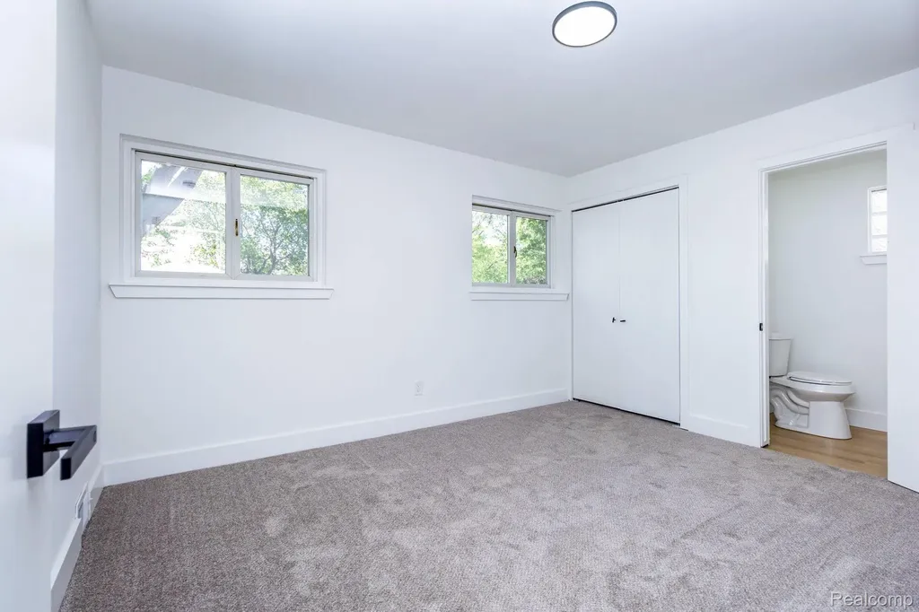 24865 Ridgecroft Avenue Eastpointe City MI 48021