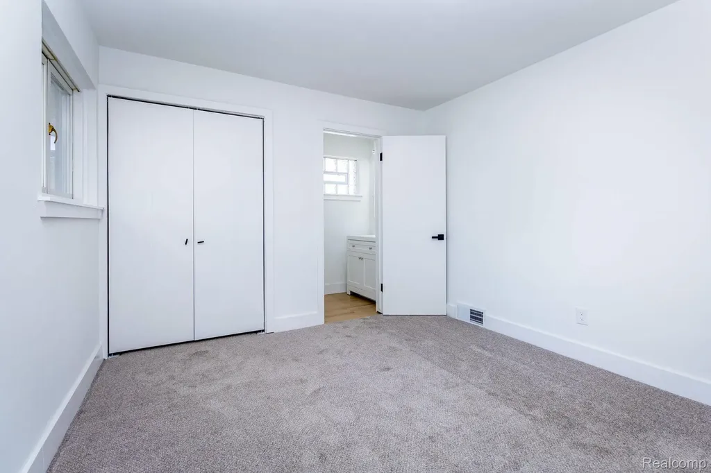24865 Ridgecroft Avenue Eastpointe City MI 48021